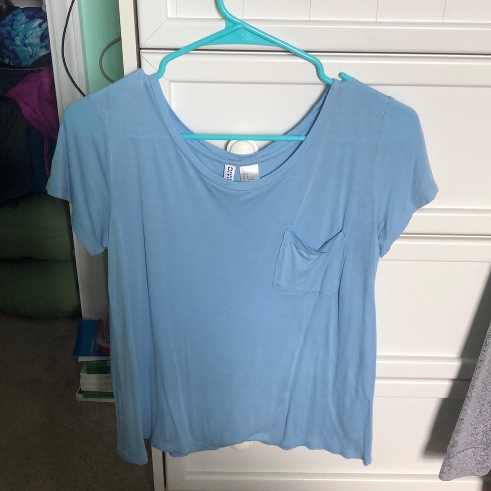 blue h and m pocket tee